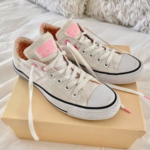 Converse Women's Chuck Taylor All Star Madison Low Top Sneaker- CTAS Madison OX